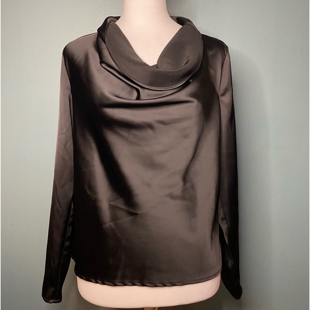 Woman’s petite small long sleeve black top
